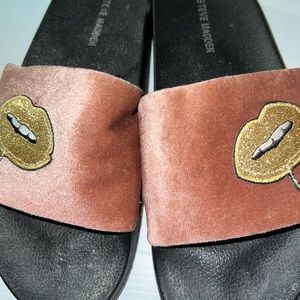 Authentic Steve Madden slides size 9